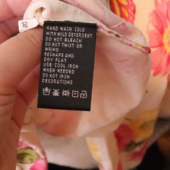 August Silk | Floral Button Up Silk Cardigan Small - Picture 6 of 8